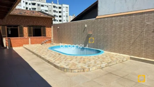 Casa com 5 Quartos à venda, 500m² no Barreiros, São José