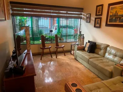 Casa com 3 Quartos à venda, 233m² no Mirandópolis, São Paulo