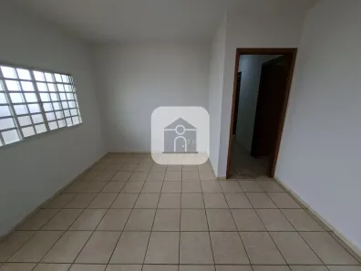 Casa com 3 Quartos para alugar, 80m² no Nossa Senhora Aparecida, Uberlândia
