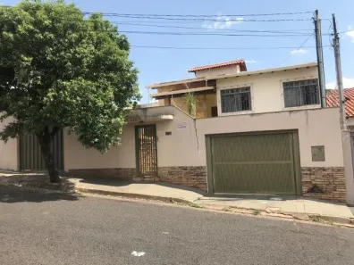 Casa com 4 Quartos à venda, 252m² no Vigilato Pereira, Uberlândia