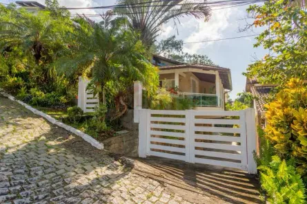 Casa de Condomínio com 3 Quartos à venda, 310m² no Badu, Niterói