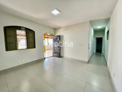 Casa com 3 Quartos à venda, 132m² no Cidade Jardim, Uberlândia
