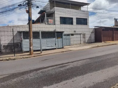 Sobrado com 5 Quartos à venda, 250m² no Santa Maria, Brasília