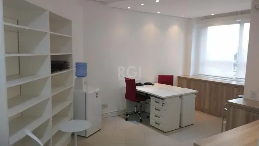 Sala Comercial à venda, 24m² no Passo da Areia, Porto Alegre