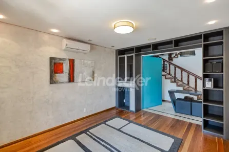 Casa com 6 Quartos para alugar, 420m² no Medianeira, Porto Alegre