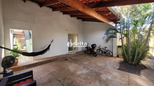 Casa com 3 Quartos à venda, 119m² no Jardim Holanda, Uberlândia