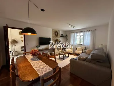 Casa com 3 Quartos à venda, 186m² no Vale do Paraíso, Teresópolis