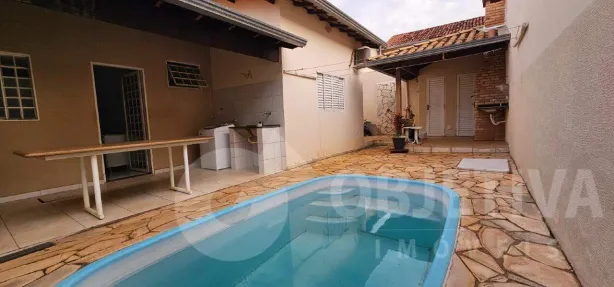 Casa com 3 Quartos para alugar, 147m² no Umuarama, Uberlândia