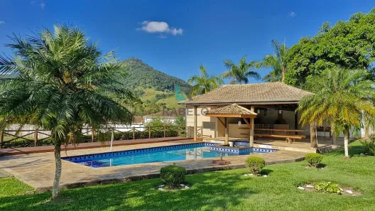 Fazenda/Sítio com 4 Quartos à venda, 1m² no Centro, Pindamonhangaba