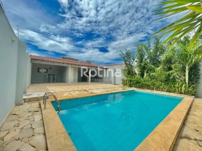 Casa com 3 Quartos à venda, 237m² no Presidente Roosevelt, Uberlândia