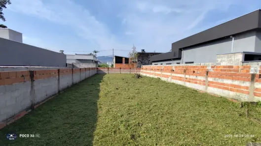 Lote/Terreno à venda, 270m² no Balneário dos Golfinhos, Caraguatatuba