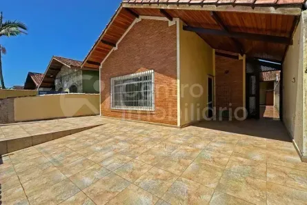 Casa com 3 Quartos à venda, 136m² no Jardim Tres Marias, Peruíbe