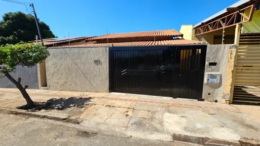 Casa com 3 Quartos para alugar, 160m² no Vila Planalto, Campo Grande