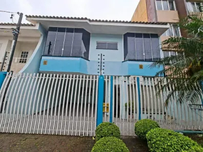 Sobrado com 4 Quartos para alugar, 182m² no Parque São Paulo, Cascavel