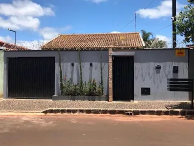 Casa com 3 Quartos à venda, 130m² no Goiatuba, Goiatuba