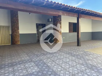 Casa com 3 Quartos para alugar, 200m² no Santa Mônica, Uberlândia