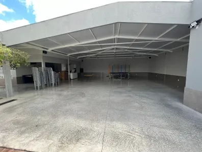 Casa com 3 Quartos à venda, 600m² no Setor Garavelo, Goiânia