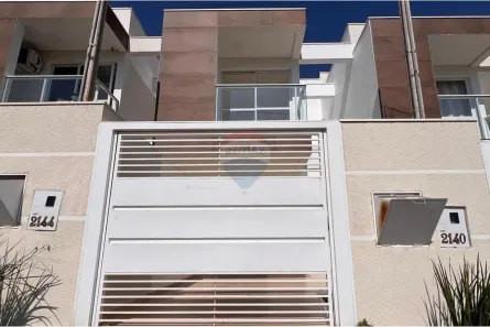Sobrado com 2 Quartos à venda, 64m² no Vila Becker, Toledo