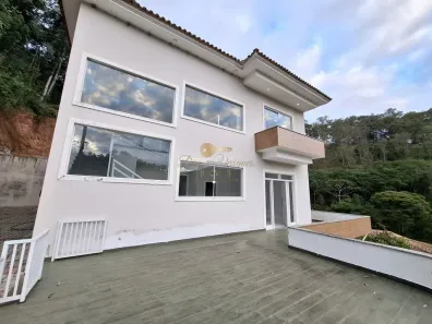 Casa de Condomínio com 3 Quartos para alugar, 850m² no Prata, Teresópolis