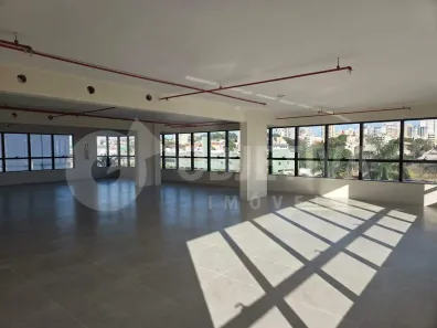 Sala Comercial para alugar, 211m² no Tabajaras, Uberlândia