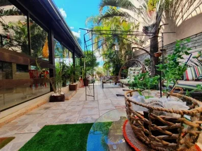 Casa com 4 Quartos à venda, 240m² no Medianeira, Porto Alegre
