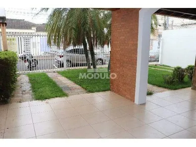 Imóvel Comercial com 4 Quartos para alugar, 230m² no Brasil, Uberlândia