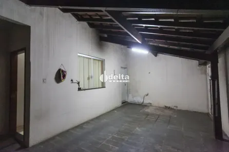 Casa com 3 Quartos à venda, 180m² no Custódio Pereira, Uberlândia