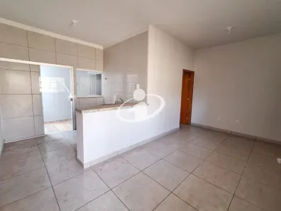 Casa com 3 Quartos para alugar, 60m² no Martins, Uberlândia