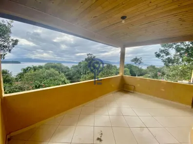 Casa com 3 Quartos para alugar, 180m² no Sambaqui, Florianópolis