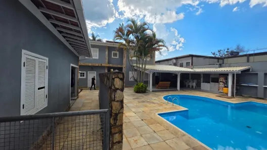 Casa com 4 Quartos à venda, 10m² no Nogueira, Petrópolis