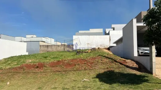 Lote/Terreno à venda, 250m² no Parque Laranjeiras, Araraquara