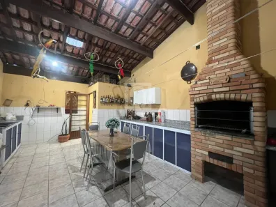 Sobrado com 4 Quartos à venda, 330m² no Vossoroca, Votorantim