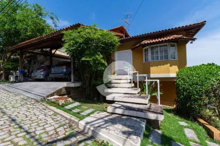 Casa de Condomínio com 3 Quartos à venda, 274m² no Badu, Niterói