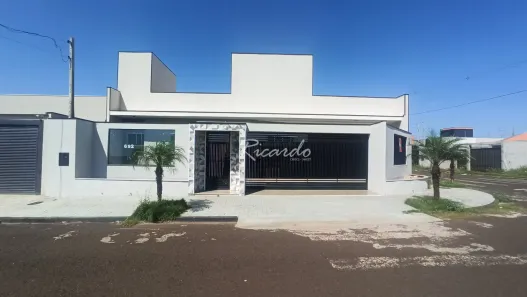 Casa com 4 Quartos à venda, 200m² no Jardim Paraná, Arapongas