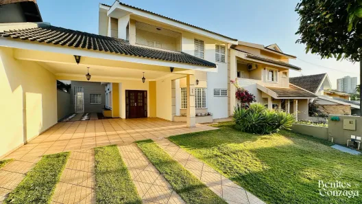 Sobrado com 4 Quartos à venda, 287m² no Zona 08, Maringá