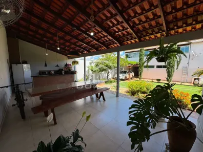 Sobrado com 3 Quartos à venda, 286m² no Residencial Araguaia, Anápolis