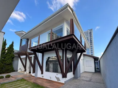 Casa com 3 Quartos para alugar, 196m² no Aeroporto, Tubarão
