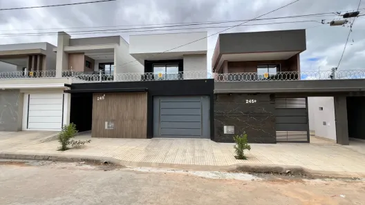 Casa com 3 Quartos à venda, 220m² no Ibituruna, Montes Claros