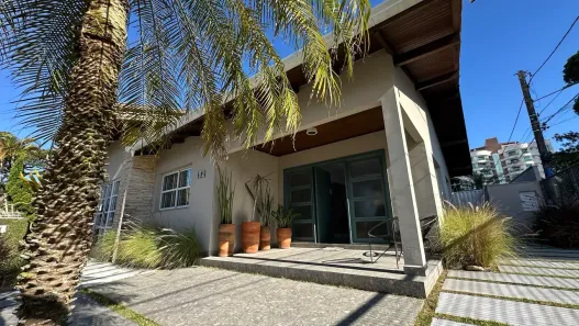 Casa com 3 Quartos para alugar, 300m² no Cabeçudas, Itajaí
