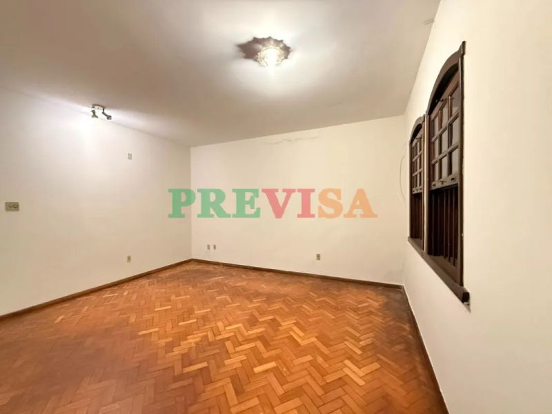 Casa com 2 quartos — Sagrada Família, Belo Horizonte