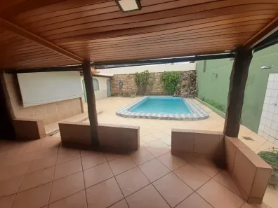 Casa com 4 Quartos à venda, 300m² no Jardim América, Goiânia