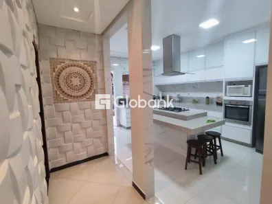 Casa com 3 Quartos à venda, 172m² no Monte Carmelo, Montes Claros