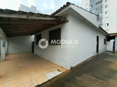 Casa com 3 Quartos para alugar, 110m² no Santa Mônica, Uberlândia