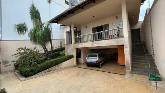 Casa com 4 Quartos à venda, 273m² no Tabajaras, Uberlândia