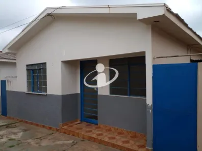 Casa com 2 Quartos para alugar, 55m² no Marta Helena, Uberlândia