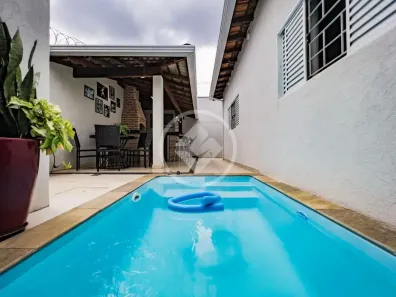 Casa com 3 Quartos à venda, 170m² no Jardim Karaíba, Uberlândia