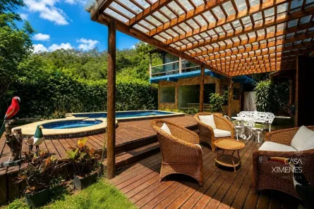 Casa com 6 Quartos à venda, 400m² no Roseiral, Petrópolis