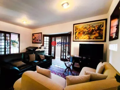 Sobrado com 4 Quartos à venda, 293m² no Petit Village, Cotia