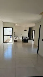 Casa com 3 Quartos à venda, 160m² no Novo Mundo, Uberlândia