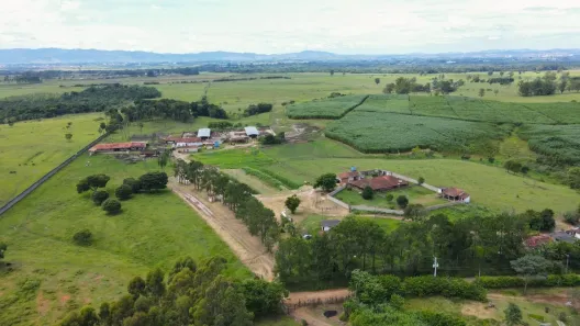 Fazenda/Sítio com 3 Quartos à venda, 100m² no Centro, Pindamonhangaba